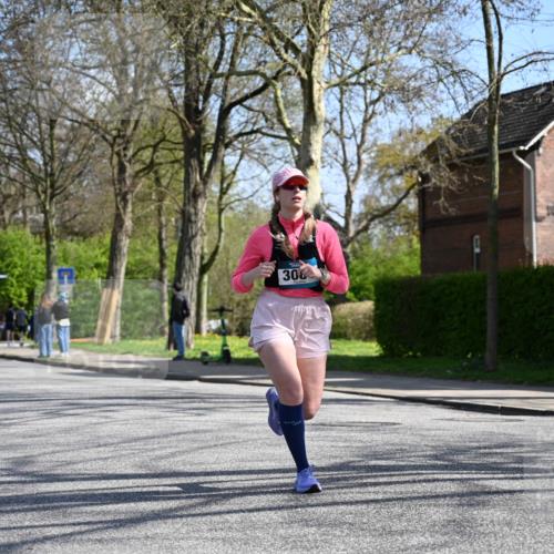 12.04.2026 - 45. Internationalen Wilhelmsburger Insellauf J. Mangold http://msf.ph/oto/9469455 12.04.2026 11:17:03 Ziel 3622, 3080, 2597, 4136, 2419, 2420, 2312, 2241 meine-sportfotos.de