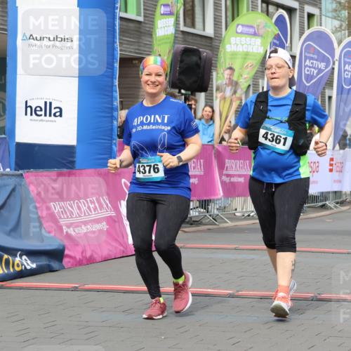 12.04.2026 - 45. Internationalen Wilhelmsburger Insellauf Strokosch-Dieckow http://msf.ph/oto/9469456 12.04.2026 13:40:16 Ziel 4376, 4361 meine-sportfotos.de