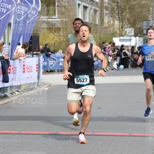 12.04.2026 - 45. Internationalen Wilhelmsburger Insellauf Strokosch-Dieckow http://msf.ph/oto/9469466 12.04.2026 12:50:22 Ziel 5527, 4505, 5146 meine-sportfotos.de