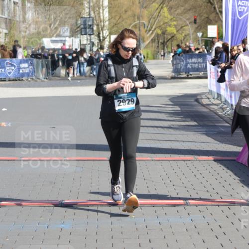 12.04.2026 - 45. Internationalen Wilhelmsburger Insellauf Strokosch-Dieckow http://msf.ph/oto/9469478 12.04.2026 11:23:39 Ziel 2929, 5253 meine-sportfotos.de