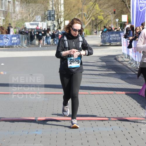 12.04.2026 - 45. Internationalen Wilhelmsburger Insellauf Strokosch-Dieckow http://msf.ph/oto/9469483 12.04.2026 11:23:39 Ziel 2929, 5253 meine-sportfotos.de