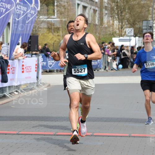 12.04.2026 - 45. Internationalen Wilhelmsburger Insellauf Strokosch-Dieckow http://msf.ph/oto/9469485 12.04.2026 12:50:22 Ziel 5527, 4505, 5146 meine-sportfotos.de