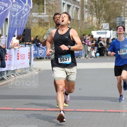12.04.2026 - 45. Internationalen Wilhelmsburger Insellauf Strokosch-Dieckow http://msf.ph/oto/9469490 12.04.2026 12:50:22 Ziel 5527, 4505, 5146 meine-sportfotos.de