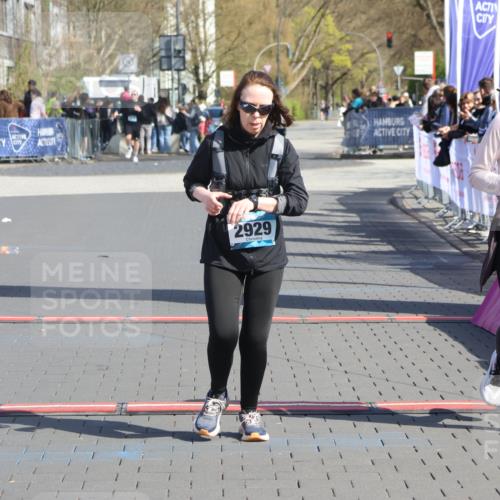 12.04.2026 - 45. Internationalen Wilhelmsburger Insellauf Strokosch-Dieckow http://msf.ph/oto/9469496 12.04.2026 11:23:39 Ziel 2929, 5253 meine-sportfotos.de