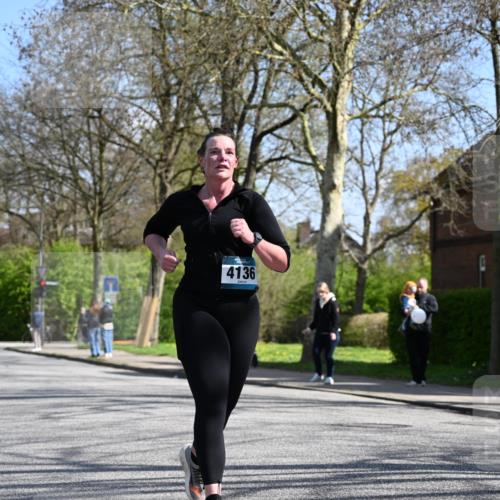12.04.2026 - 45. Internationalen Wilhelmsburger Insellauf J. Mangold http://msf.ph/oto/9469498 12.04.2026 11:17:17 Ziel 3080, 2597, 4136, 2419, 2420, 2312, 2241, 5309, 3944, 5309, 3944, 3398, 2807, 4191 meine-sportfotos.de