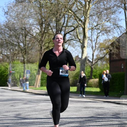 12.04.2026 - 45. Internationalen Wilhelmsburger Insellauf J. Mangold http://msf.ph/oto/9469500 12.04.2026 11:17:17 Ziel 3080, 2597, 4136, 2419, 2420, 2312, 2241, 5309, 3944, 5309, 3944, 3398, 2807, 4191 meine-sportfotos.de