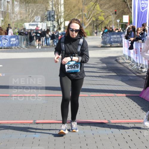 12.04.2026 - 45. Internationalen Wilhelmsburger Insellauf Strokosch-Dieckow http://msf.ph/oto/9469504 12.04.2026 11:23:39 Ziel 2929, 5253 meine-sportfotos.de