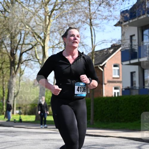 12.04.2026 - 45. Internationalen Wilhelmsburger Insellauf J. Mangold http://msf.ph/oto/9469512 12.04.2026 11:17:18 Ziel 2597, 4136, 2419, 2420, 2312, 2241, 5309, 3944, 3398, 3398, 2807, 4191 meine-sportfotos.de