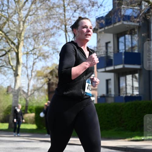 12.04.2026 - 45. Internationalen Wilhelmsburger Insellauf J. Mangold http://msf.ph/oto/9469517 12.04.2026 11:17:18 Ziel 2597, 4136, 2419, 2420, 2312, 2241, 5309, 3944, 3398, 3398, 2807, 4191 meine-sportfotos.de