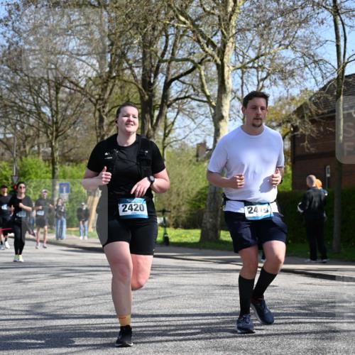 12.04.2026 - 45. Internationalen Wilhelmsburger Insellauf J. Mangold http://msf.ph/oto/9469526 12.04.2026 11:17:30 Ziel 2597, 4136, 2419, 2420, 2312, 2241, 5309, 3944, 3398, 3398, 2807, 4191, 4786, 3435, 2240, 5700, 4902, 4918 meine-sportfotos.de