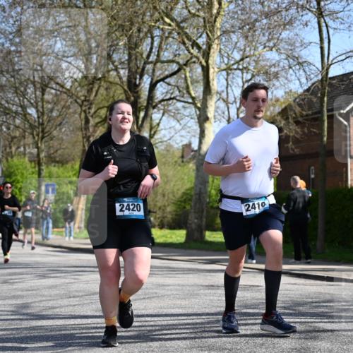 12.04.2026 - 45. Internationalen Wilhelmsburger Insellauf J. Mangold http://msf.ph/oto/9469529 12.04.2026 11:17:30 Ziel 2597, 4136, 2419, 2420, 2312, 2241, 5309, 3944, 3398, 3398, 2807, 4191, 4786, 3435, 2240, 5700, 4902, 4918 meine-sportfotos.de