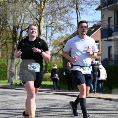12.04.2026 - 45. Internationalen Wilhelmsburger Insellauf J. Mangold http://msf.ph/oto/9469537 12.04.2026 11:17:30 Ziel 2597, 4136, 2419, 2420, 2312, 2241, 5309, 3944, 3398, 3398, 2807, 4191, 4786, 3435, 2240, 5700, 4902, 4918 meine-sportfotos.de