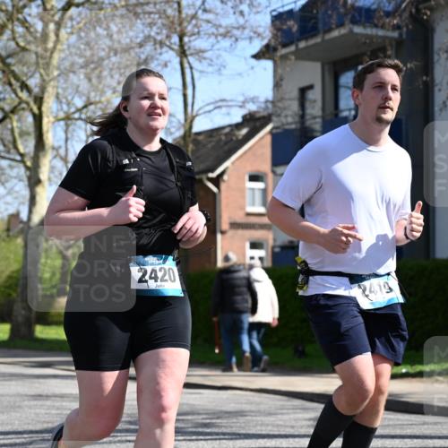 12.04.2026 - 45. Internationalen Wilhelmsburger Insellauf J. Mangold http://msf.ph/oto/9469546 12.04.2026 11:17:31 Ziel 4136, 2419, 2420, 2312, 2241, 5309, 3944, 3398, 2807, 4191, 4786, 4786, 3435, 2240, 5700, 4902, 4918 meine-sportfotos.de