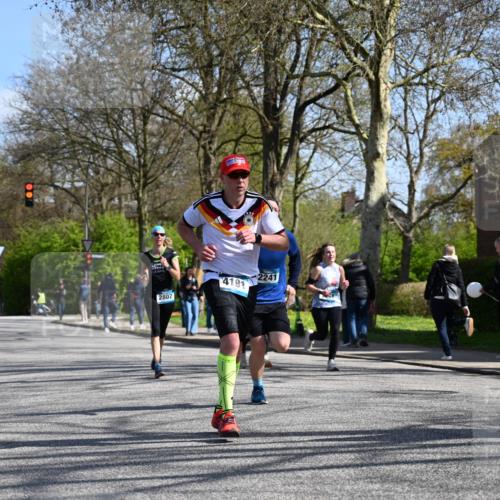 12.04.2026 - 45. Internationalen Wilhelmsburger Insellauf J. Mangold http://msf.ph/oto/9469549 12.04.2026 11:17:42 Ziel 2419, 2420, 2312, 2241, 5309, 3944, 3398, 2807, 4191, 4786, 3435, 2240, 5700, 4902, 4918 meine-sportfotos.de