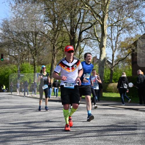 12.04.2026 - 45. Internationalen Wilhelmsburger Insellauf J. Mangold http://msf.ph/oto/9469553 12.04.2026 11:17:42 Ziel 2419, 2420, 2312, 2241, 5309, 3944, 3398, 2807, 4191, 4786, 3435, 2240, 5700, 4902, 4918 meine-sportfotos.de
