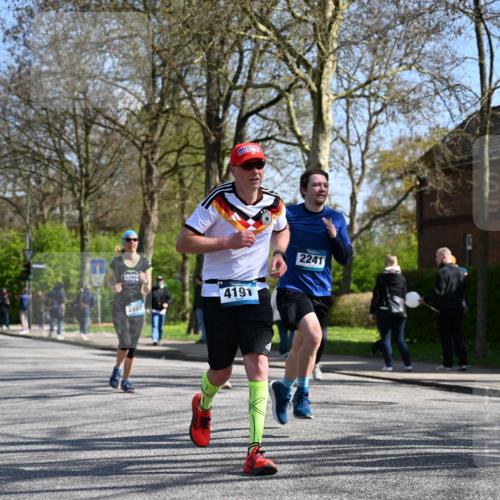 12.04.2026 - 45. Internationalen Wilhelmsburger Insellauf J. Mangold http://msf.ph/oto/9469558 12.04.2026 11:17:42 Ziel 2419, 2420, 2312, 2241, 5309, 3944, 3398, 2807, 4191, 4786, 3435, 2240, 5700, 4902, 4918 meine-sportfotos.de