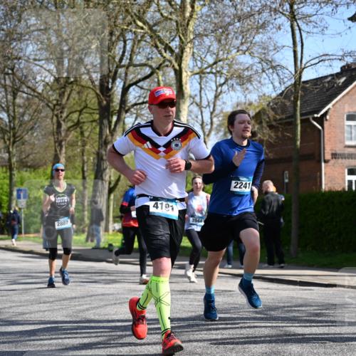 12.04.2026 - 45. Internationalen Wilhelmsburger Insellauf J. Mangold http://msf.ph/oto/9469563 12.04.2026 11:17:43 Ziel 2419, 2420, 2312, 2241, 5309, 3944, 3398, 2807, 4191, 4786, 4786, 3435, 2240, 5700, 4902, 4918 meine-sportfotos.de