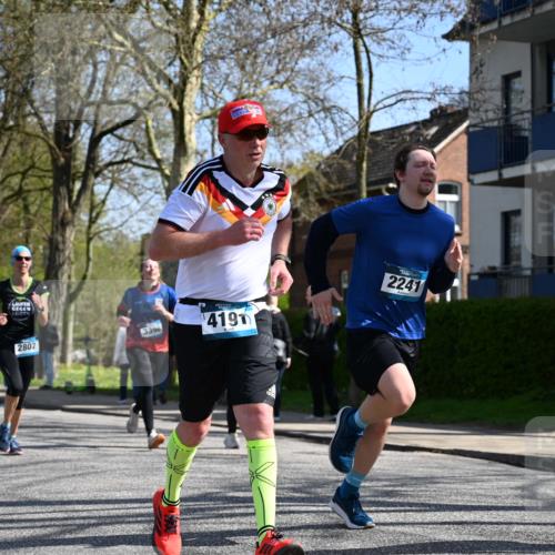 12.04.2026 - 45. Internationalen Wilhelmsburger Insellauf J. Mangold http://msf.ph/oto/9469569 12.04.2026 11:17:43 Ziel 2419, 2420, 2312, 2241, 5309, 3944, 3398, 2807, 4191, 4786, 4786, 3435, 2240, 5700, 4902, 4918 meine-sportfotos.de
