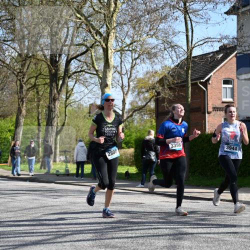 12.04.2026 - 45. Internationalen Wilhelmsburger Insellauf J. Mangold http://msf.ph/oto/9469578 12.04.2026 11:17:44 Ziel 2419, 2420, 2312, 2241, 5309, 3944, 3398, 2807, 4191, 4786, 3435, 3435, 2240, 5700, 4902, 4918 meine-sportfotos.de