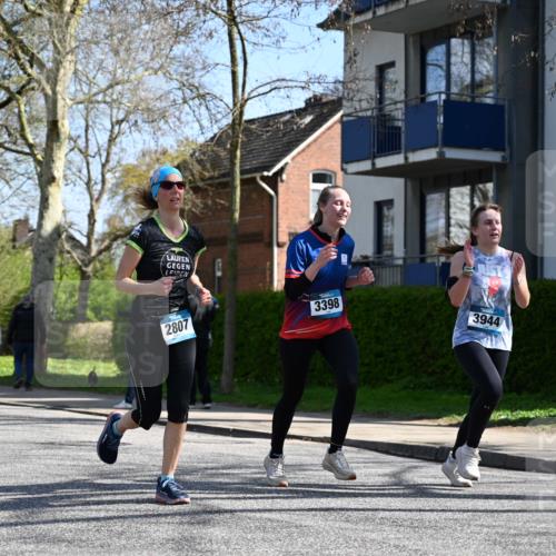 12.04.2026 - 45. Internationalen Wilhelmsburger Insellauf J. Mangold http://msf.ph/oto/9469587 12.04.2026 11:17:45 Ziel 2419, 2420, 2312, 2241, 5309, 3944, 3398, 2807, 4191, 4786, 3435, 2240, 2240, 5700, 4902, 4918 meine-sportfotos.de