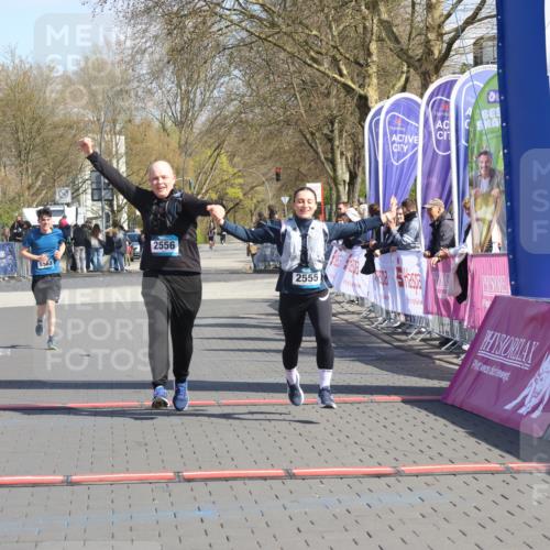12.04.2026 - 45. Internationalen Wilhelmsburger Insellauf Strokosch-Dieckow http://msf.ph/oto/9469588 12.04.2026 11:23:56 Ziel 2556, 2555, 5583 meine-sportfotos.de