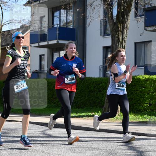 12.04.2026 - 45. Internationalen Wilhelmsburger Insellauf J. Mangold http://msf.ph/oto/9469596 12.04.2026 11:17:45 Ziel 2419, 2420, 2312, 2241, 5309, 3944, 3398, 2807, 4191, 4786, 3435, 2240, 2240, 5700, 4902, 4918 meine-sportfotos.de