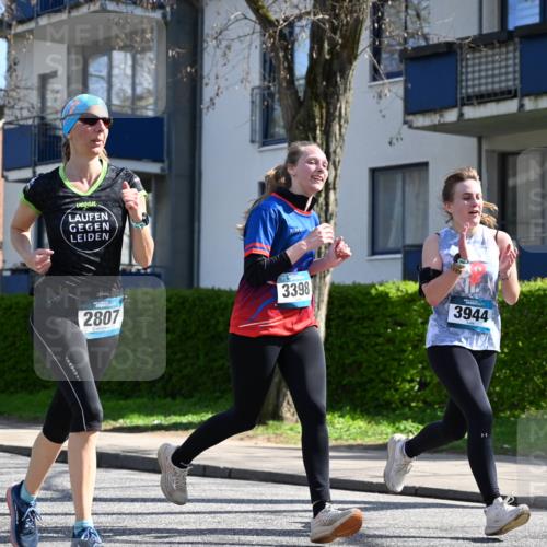 12.04.2026 - 45. Internationalen Wilhelmsburger Insellauf J. Mangold http://msf.ph/oto/9469603 12.04.2026 11:17:46 Ziel 2419, 2420, 2312, 2241, 5309, 3944, 3398, 2807, 4191, 4786, 3435, 2240, 5700, 4902, 4918 meine-sportfotos.de