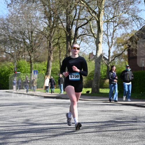 12.04.2026 - 45. Internationalen Wilhelmsburger Insellauf J. Mangold http://msf.ph/oto/9469621 12.04.2026 11:18:01 Ziel 4191, 4786, 3435, 2240, 5700, 4902, 4918, 2806, 4582, 4586, 2385 meine-sportfotos.de