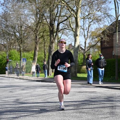 12.04.2026 - 45. Internationalen Wilhelmsburger Insellauf J. Mangold http://msf.ph/oto/9469626 12.04.2026 11:18:01 Ziel 4191, 4786, 3435, 2240, 5700, 4902, 4918, 2806, 4582, 4586, 2385 meine-sportfotos.de
