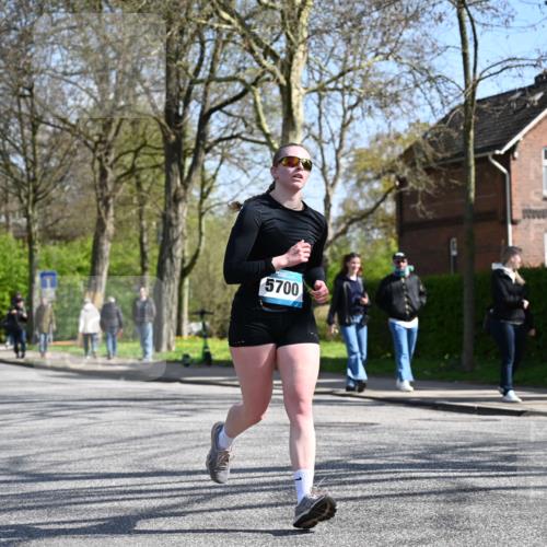 12.04.2026 - 45. Internationalen Wilhelmsburger Insellauf J. Mangold http://msf.ph/oto/9469632 12.04.2026 11:18:02 Ziel 4786, 3435, 2240, 5700, 4902, 4918, 2806, 4582, 4586, 4582, 4586, 2385, 3633 meine-sportfotos.de