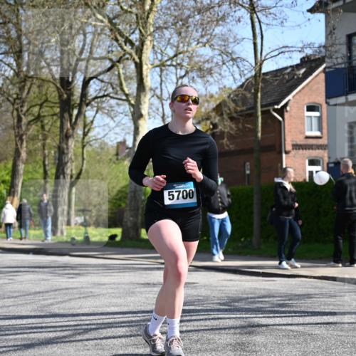 12.04.2026 - 45. Internationalen Wilhelmsburger Insellauf J. Mangold http://msf.ph/oto/9469636 12.04.2026 11:18:02 Ziel 4786, 3435, 2240, 5700, 4902, 4918, 2806, 4582, 4586, 4582, 4586, 2385, 3633 meine-sportfotos.de