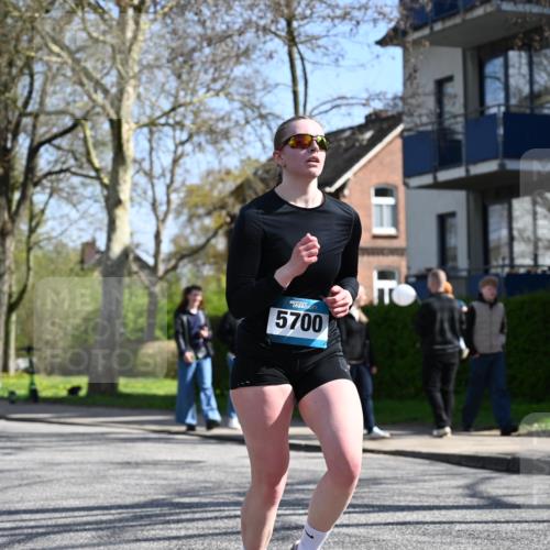 12.04.2026 - 45. Internationalen Wilhelmsburger Insellauf J. Mangold http://msf.ph/oto/9469642 12.04.2026 11:18:02 Ziel 4786, 3435, 2240, 5700, 4902, 4918, 2806, 4582, 4586, 4582, 4586, 2385, 3633 meine-sportfotos.de