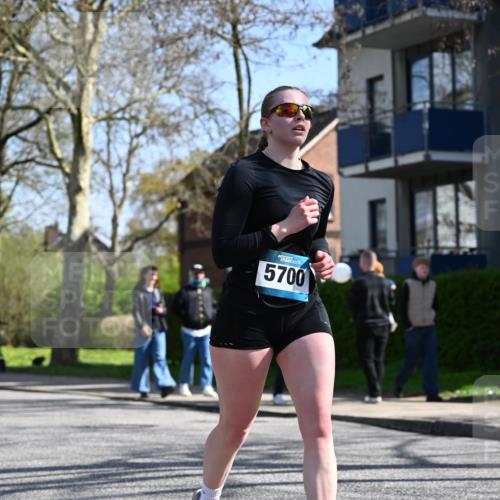 12.04.2026 - 45. Internationalen Wilhelmsburger Insellauf J. Mangold http://msf.ph/oto/9469643 12.04.2026 11:18:02 Ziel 4786, 3435, 2240, 5700, 4902, 4918, 2806, 4582, 4586, 4582, 4586, 2385, 3633 meine-sportfotos.de
