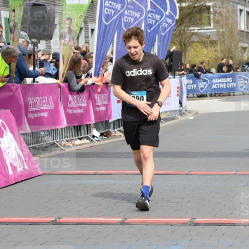 12.04.2026 - 45. Internationalen Wilhelmsburger Insellauf Strokosch-Dieckow http://msf.ph/oto/9469644 12.04.2026 12:50:34 Ziel 5280, 5483 meine-sportfotos.de