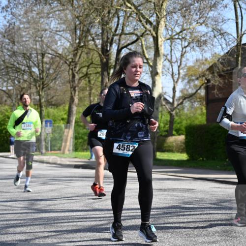 12.04.2026 - 45. Internationalen Wilhelmsburger Insellauf J. Mangold http://msf.ph/oto/9469649 12.04.2026 11:18:18 Ziel 2806, 4582, 4586, 2385, 3633, 3096, 3421, 2322, 4148, 4147, 3421, 2322, 4148, 4147, 3104, 4151 meine-sportfotos.de