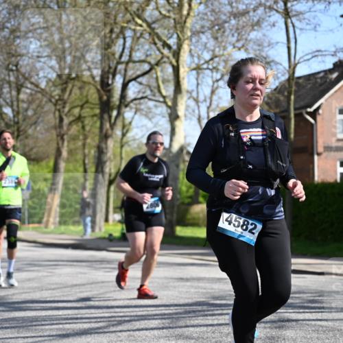 12.04.2026 - 45. Internationalen Wilhelmsburger Insellauf J. Mangold http://msf.ph/oto/9469660 12.04.2026 11:18:18 Ziel 2806, 4582, 4586, 2385, 3633, 3096, 3421, 2322, 4148, 4147, 3421, 2322, 4148, 4147, 3104, 4151 meine-sportfotos.de