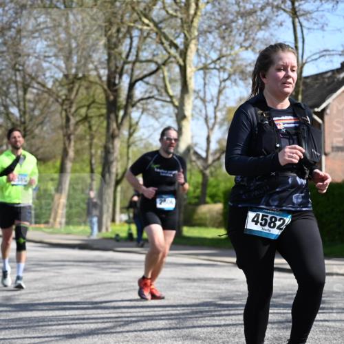 12.04.2026 - 45. Internationalen Wilhelmsburger Insellauf J. Mangold http://msf.ph/oto/9469661 12.04.2026 11:18:18 Ziel 2806, 4582, 4586, 2385, 3633, 3096, 3421, 2322, 4148, 4147, 3421, 2322, 4148, 4147, 3104, 4151 meine-sportfotos.de