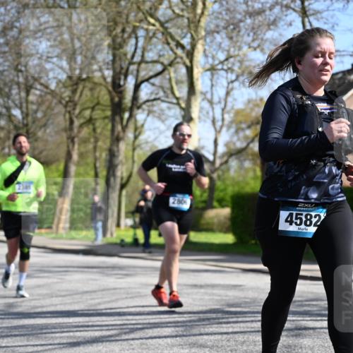 12.04.2026 - 45. Internationalen Wilhelmsburger Insellauf J. Mangold http://msf.ph/oto/9469663 12.04.2026 11:18:19 Ziel 2806, 4582, 4586, 2385, 3633, 3096, 3421, 2322, 4148, 4147, 3104, 4151 meine-sportfotos.de
