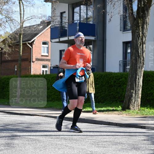 12.04.2026 - 45. Internationalen Wilhelmsburger Insellauf J. Mangold http://msf.ph/oto/9469700 12.04.2026 11:18:30 Ziel 2806, 4582, 4586, 2385, 3633, 3096, 3421, 2322, 4148, 4147, 3421, 2322, 4148, 4147, 3104, 4151, 2960 meine-sportfotos.de