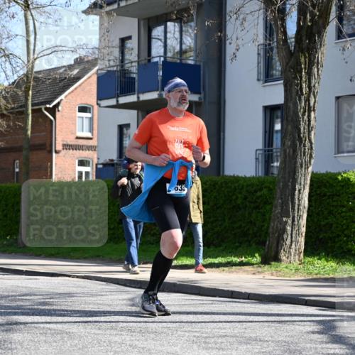 12.04.2026 - 45. Internationalen Wilhelmsburger Insellauf J. Mangold http://msf.ph/oto/9469701 12.04.2026 11:18:31 Ziel 2806, 4582, 4586, 2385, 3633, 3096, 3421, 2322, 4148, 4147, 3104, 4151, 2960 meine-sportfotos.de