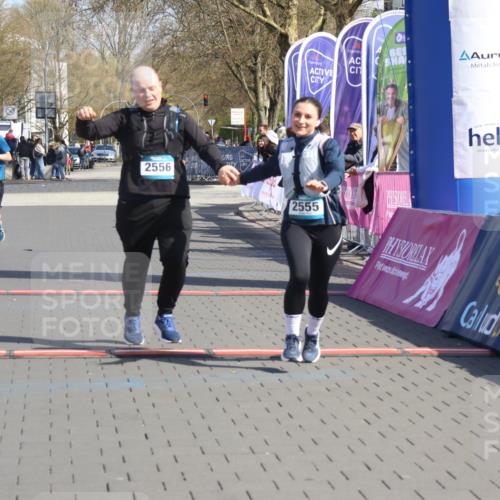 12.04.2026 - 45. Internationalen Wilhelmsburger Insellauf Strokosch-Dieckow http://msf.ph/oto/9469722 12.04.2026 11:23:57 Ziel 2556, 2555, 5583 meine-sportfotos.de