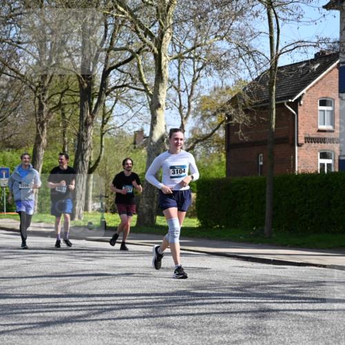 12.04.2026 - 45. Internationalen Wilhelmsburger Insellauf J. Mangold http://msf.ph/oto/9469726 12.04.2026 11:18:35 Ziel 2806, 4582, 4586, 2385, 3633, 3096, 3421, 2322, 4148, 4147, 3104, 4151, 2960, 2471 meine-sportfotos.de