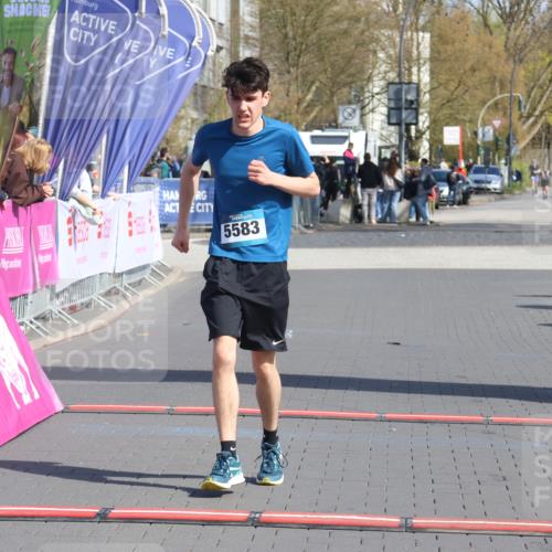 12.04.2026 - 45. Internationalen Wilhelmsburger Insellauf Strokosch-Dieckow http://msf.ph/oto/9469755 12.04.2026 11:24:01 Ziel 2555, 5583 meine-sportfotos.de