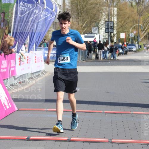 12.04.2026 - 45. Internationalen Wilhelmsburger Insellauf Strokosch-Dieckow http://msf.ph/oto/9469762 12.04.2026 11:24:01 Ziel 2555, 5583 meine-sportfotos.de