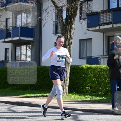 12.04.2026 - 45. Internationalen Wilhelmsburger Insellauf J. Mangold http://msf.ph/oto/9469767 12.04.2026 11:18:37 Ziel 4582, 4586, 2385, 3633, 3096, 3421, 2322, 4148, 4147, 3104, 4151, 2960, 2471 meine-sportfotos.de