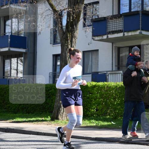 12.04.2026 - 45. Internationalen Wilhelmsburger Insellauf J. Mangold http://msf.ph/oto/9469770 12.04.2026 11:18:37 Ziel 4582, 4586, 2385, 3633, 3096, 3421, 2322, 4148, 4147, 3104, 4151, 2960, 2471 meine-sportfotos.de