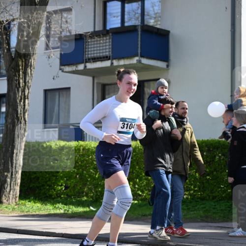 12.04.2026 - 45. Internationalen Wilhelmsburger Insellauf J. Mangold http://msf.ph/oto/9469778 12.04.2026 11:18:38 Ziel 4582, 4586, 2385, 3633, 3096, 3421, 2322, 4148, 4147, 3104, 3104, 4151, 2960, 2471 meine-sportfotos.de