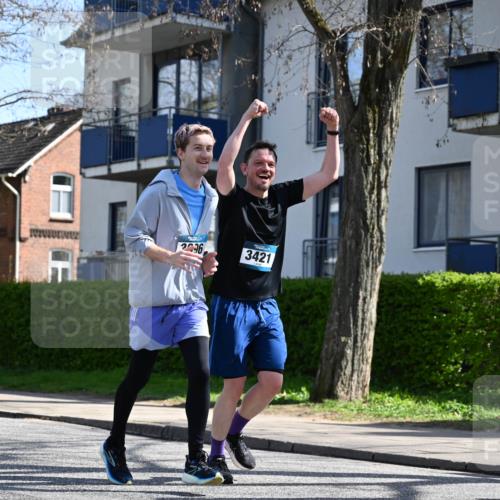 12.04.2026 - 45. Internationalen Wilhelmsburger Insellauf J. Mangold http://msf.ph/oto/9469790 12.04.2026 11:18:39 Ziel 4582, 4586, 2385, 3633, 3096, 3421, 2322, 4148, 4147, 3104, 4151, 2960, 2471 meine-sportfotos.de