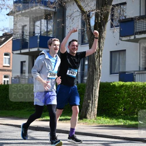 12.04.2026 - 45. Internationalen Wilhelmsburger Insellauf J. Mangold http://msf.ph/oto/9469792 12.04.2026 11:18:39 Ziel 4582, 4586, 2385, 3633, 3096, 3421, 2322, 4148, 4147, 3104, 4151, 2960, 2471 meine-sportfotos.de