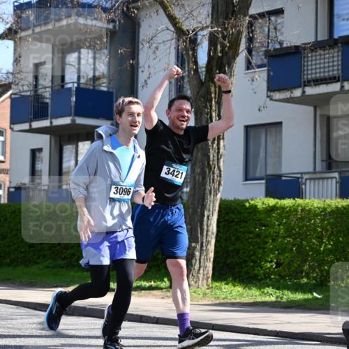 12.04.2026 - 45. Internationalen Wilhelmsburger Insellauf J. Mangold http://msf.ph/oto/9469793 12.04.2026 11:18:40 Ziel 2385, 3633, 3096, 3421, 2322, 4148, 4147, 3104, 4151, 2960, 2471 meine-sportfotos.de